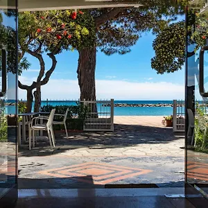 https://piccolo-hotel-le-palme.hotelitalianriviera.com